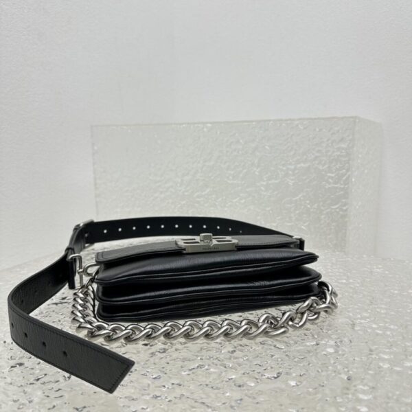 desc_balenciaga-bb-soft-small-flap-bag-in-black_4