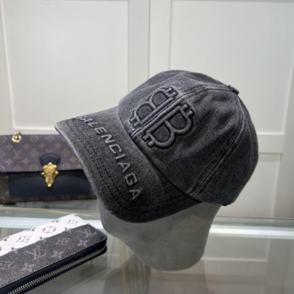 desc_balenciaga-cap_0