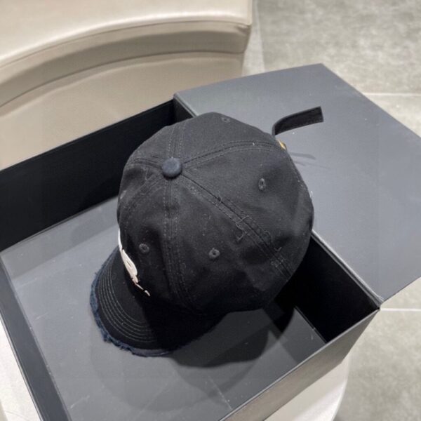 desc_balenciaga-cap_4