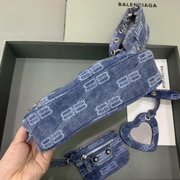 desc_balenciaga-le-cagole-xs-shoulder-bag-bb-monogram-bleached-denim-in-blue--26126cm_0