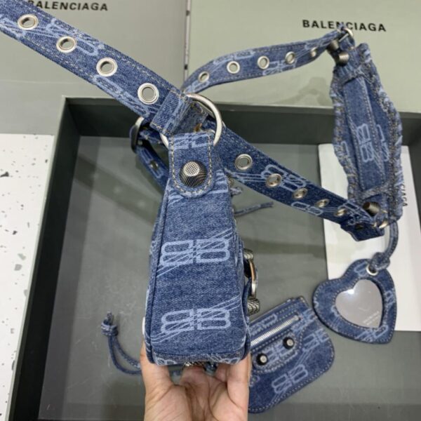 desc_balenciaga-le-cagole-xs-shoulder-bag-bb-monogram-bleached-denim-in-blue--26126cm_2