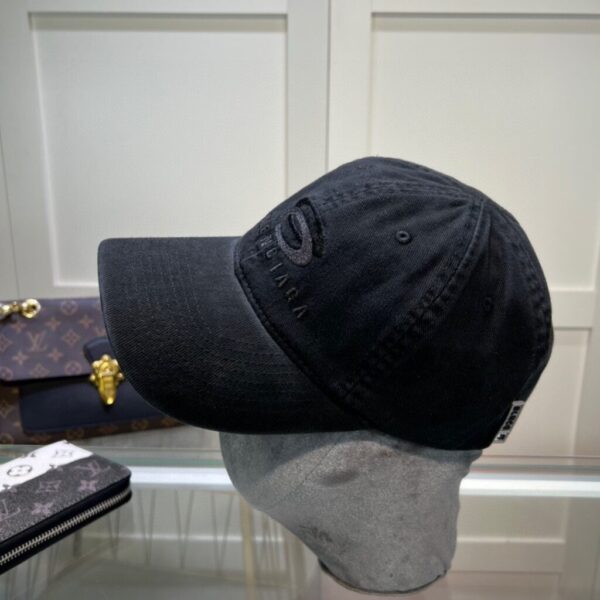 desc_balenciaga-unity-sports-icon-embossed-cap_2