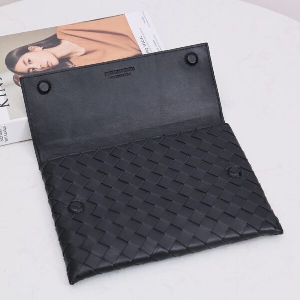 desc_bottega-veneta-flap-pouch_2