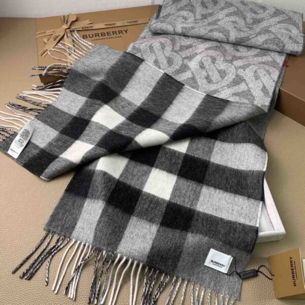 desc_burberry-check-cashmere-reversible-scarf_1