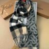 desc_burberry-check-cashmere-reversible-scarf_3