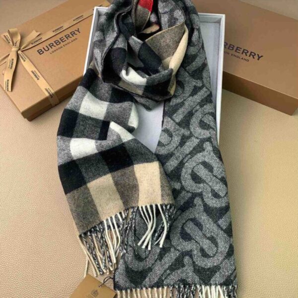 desc_burberry-check-cashmere-reversible-scarf_3