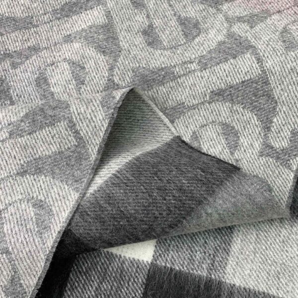 desc_burberry-check-cashmere-reversible-scarf_3