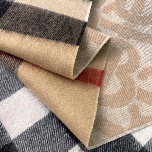 desc_burberry-check-cashmere-reversible-scarf_3