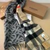 desc_burberry-check-cashmere-reversible-scarf_5