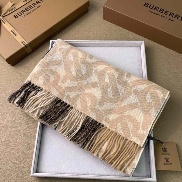 desc_burberry-check-cashmere-reversible-scarf_5