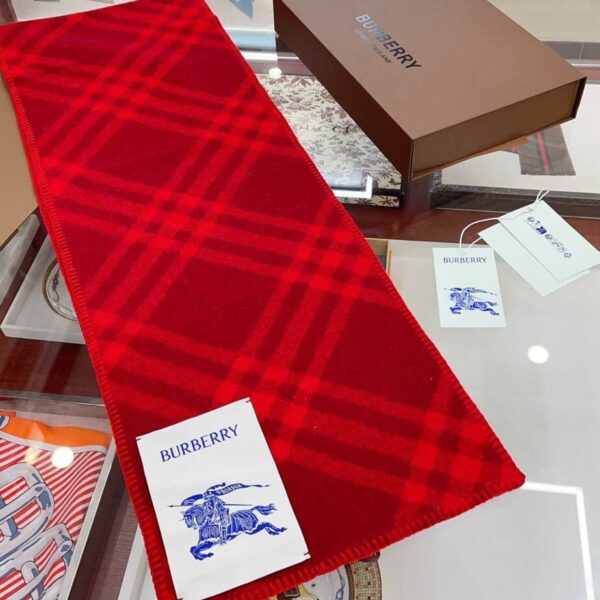 desc_burberry-check-wool-scarf_1