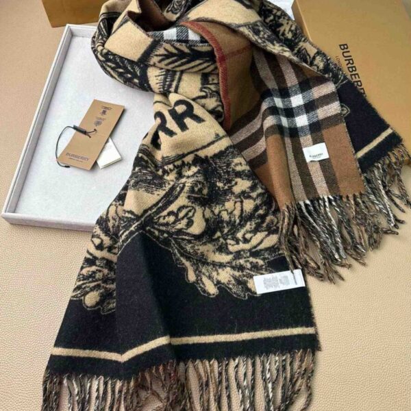 desc_burberry-ekd-cashmere-reversible-scarf_1