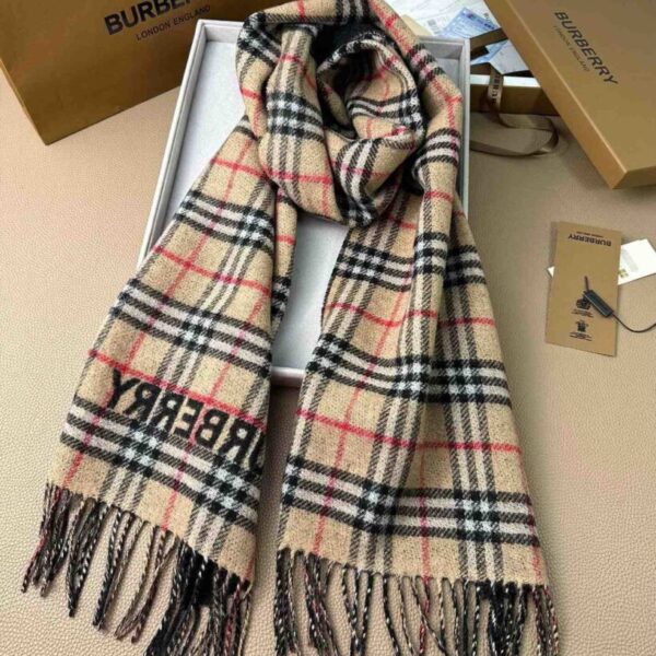 desc_burberry-reversible-check-cashmere-scarf_2