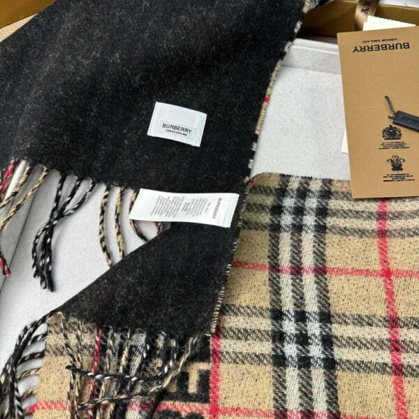 desc_burberry-reversible-check-cashmere-scarf_5