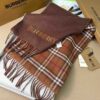 desc_burberry-reversible-check-cashmere-scarf_5