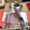 desc_burberry-wool-scarf_5