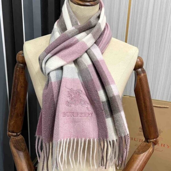 desc_burberry-wool-scarf_6