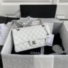 desc_chanel-classic-double-flap-bag_5