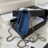 desc_chanel-flap-phone-holder-with-chain_3