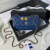 desc_chanel-flap-phone-holder-with-chain_8