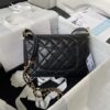 desc_chanel-small-flap-bag_3