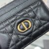 desc_dior-caro-fiveslot-card-holder_0