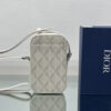 desc_dior-hit-the-road-vertical-pouch_6