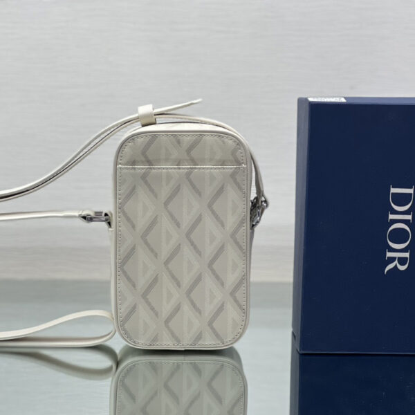 desc_dior-hit-the-road-vertical-pouch_6