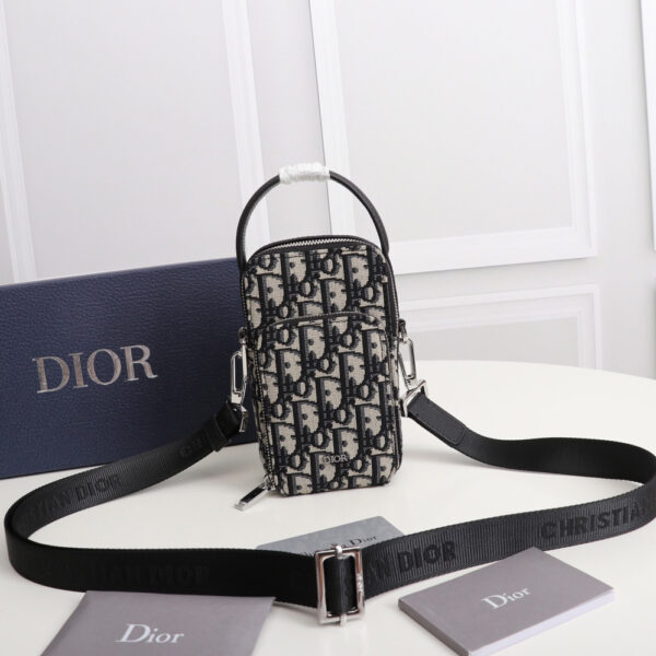 desc_dior-micro-rider-pouch_5