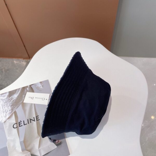 desc_dior-oblique-reversible-bucket-hat_2