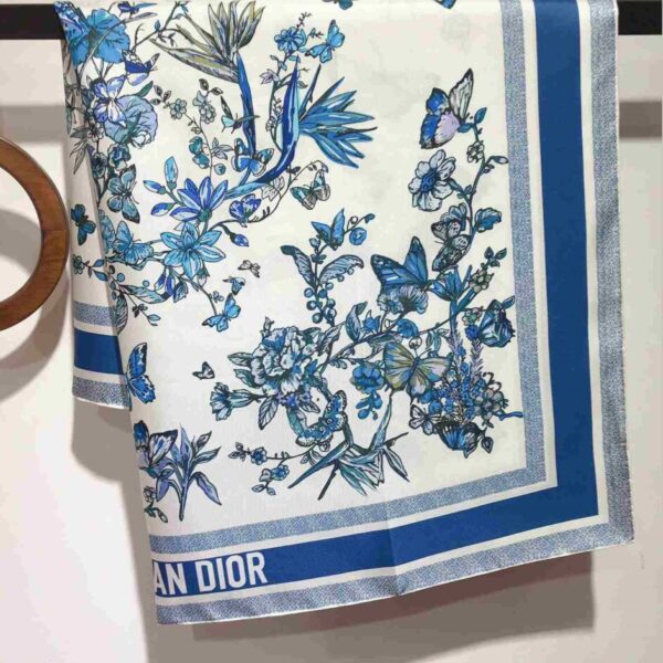 desc_dior-toile-de-jouy-mexico-90-square-scarf_4