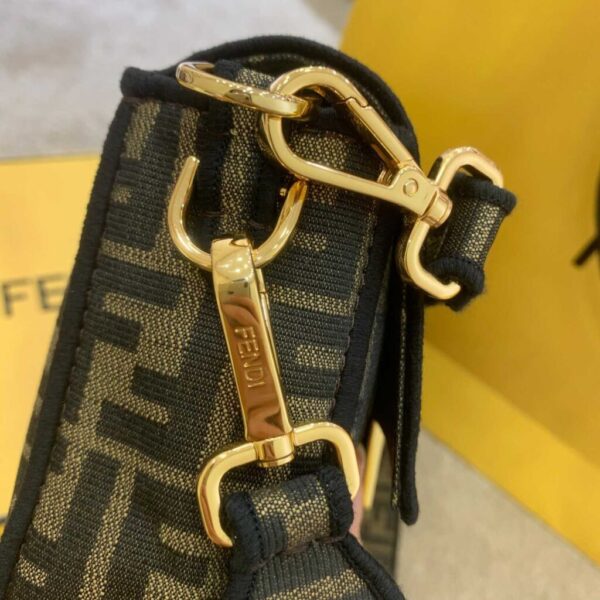 desc_fendi-baguette-jacquard-ff-fabric-bag_3