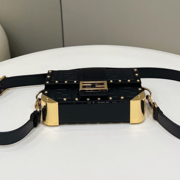 desc_fendi-baguette-trunk-mini-black-leather-bag1851155cm_0