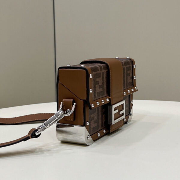 desc_fendi-baguette-trunk-mini-brown-fabric-bag1851155cm_4