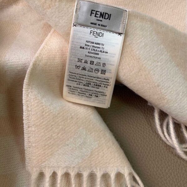 desc_fendi-brown-and-beige-wool-scarf_0