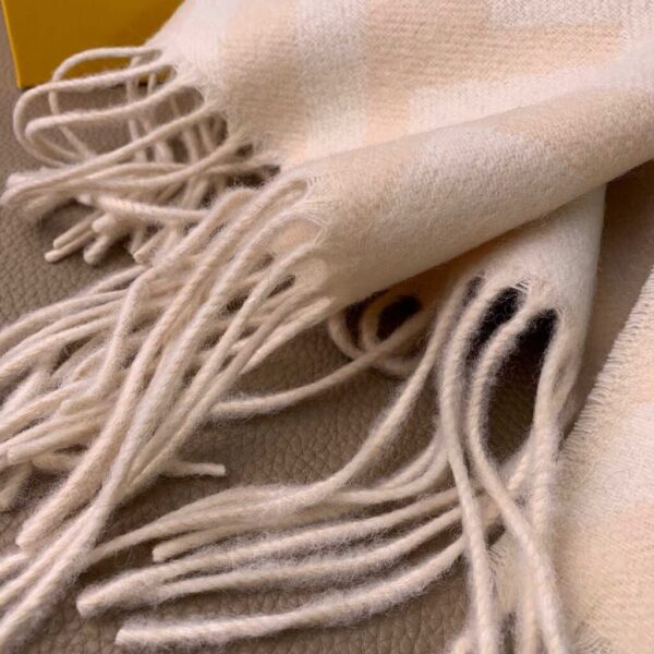 desc_fendi-brown-and-beige-wool-scarf_2