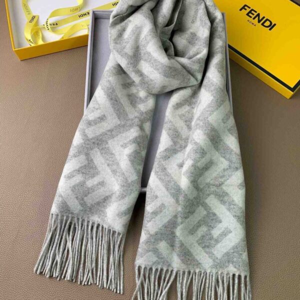 desc_fendi-brown-and-beige-wool-scarf_3