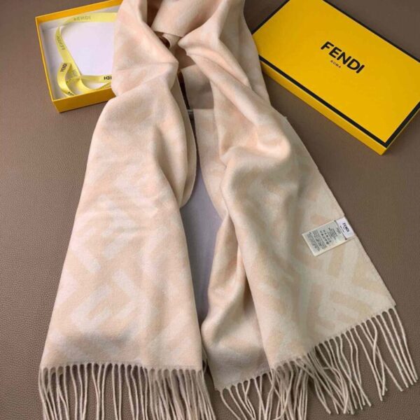 desc_fendi-brown-and-beige-wool-scarf_3