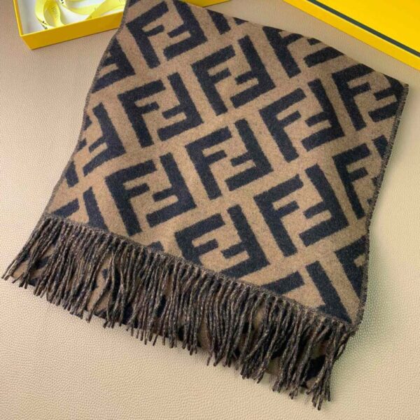 desc_fendi-brown-and-beige-wool-scarf_3