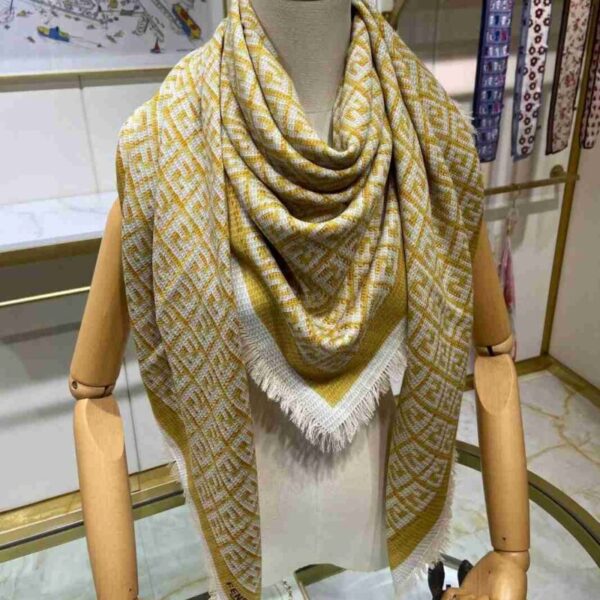 desc_fendi-ff-scarf_3