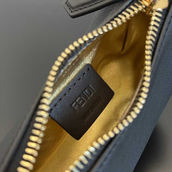 desc_fendi-nano-fendigraphy-black-leather-charm-165145cm_1