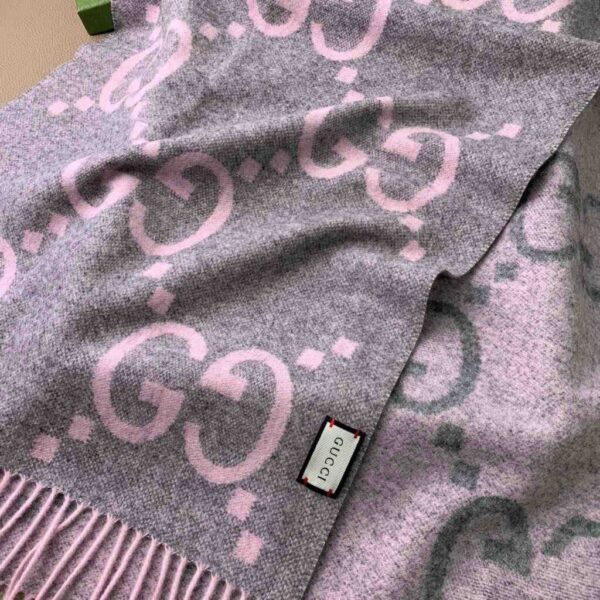 desc_gucci-gg-cashmere-jacquard-scarf_1