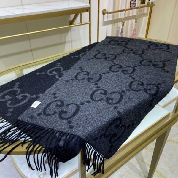 desc_gucci-gg-cashmere-jacquard-scarf_1