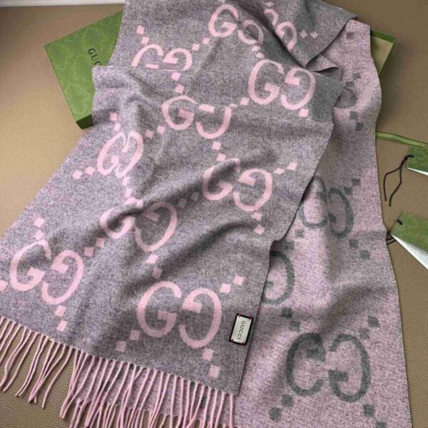 desc_gucci-gg-cashmere-jacquard-scarf_2