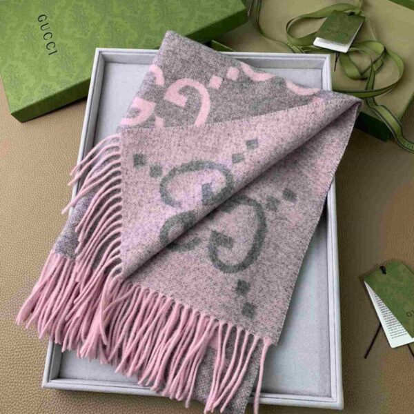 desc_gucci-gg-cashmere-jacquard-scarf_4