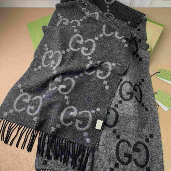 desc_gucci-gg-wool-jacquard-scarf_1