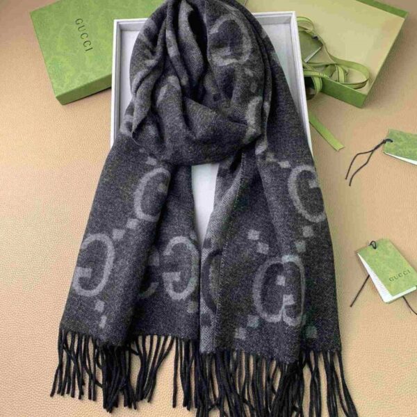 desc_gucci-gg-wool-jacquard-scarf_2