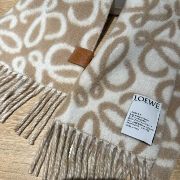 desc_loewe-anagram-scarf-in-alpaca-and-wool_0