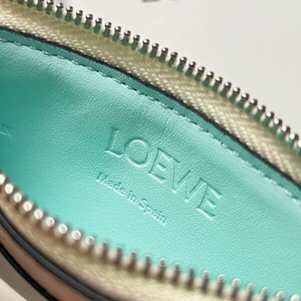 desc_loewe-coin-cardholder-in-soft-grained-calfskin_2