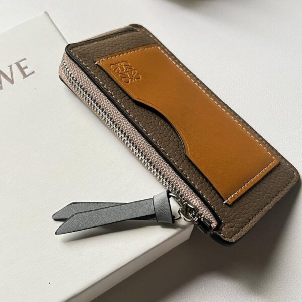 desc_loewe-coin-cardholder-in-soft-grained-calfskin_2